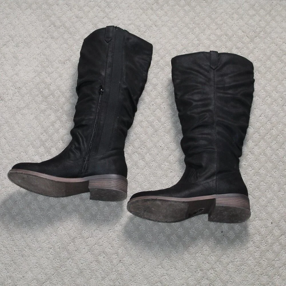 Unr8d Un ROWE2 Size 9W Black Fabric Stacked Heel Boots